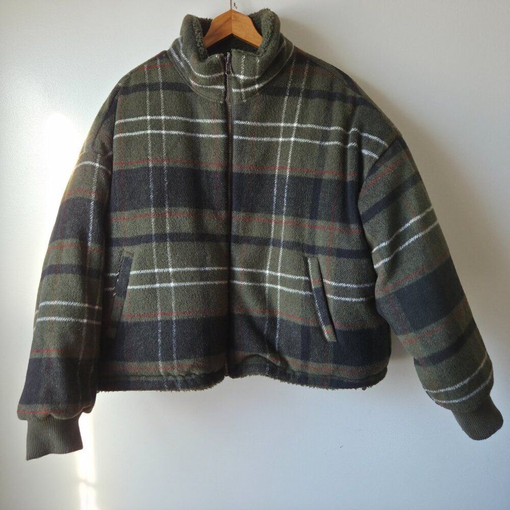 EUC AMERICAN EAGLE OUTFITTERS SUPER WARM REVERSIBLE TEDDY PUFFER JACKET SIZE L
